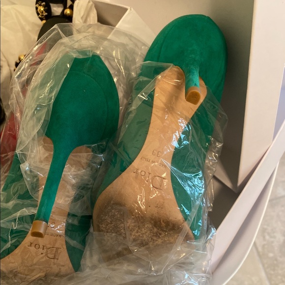 Christian Dior Emerald Suede Pointed Toe Pumps - Picture 2 of 10